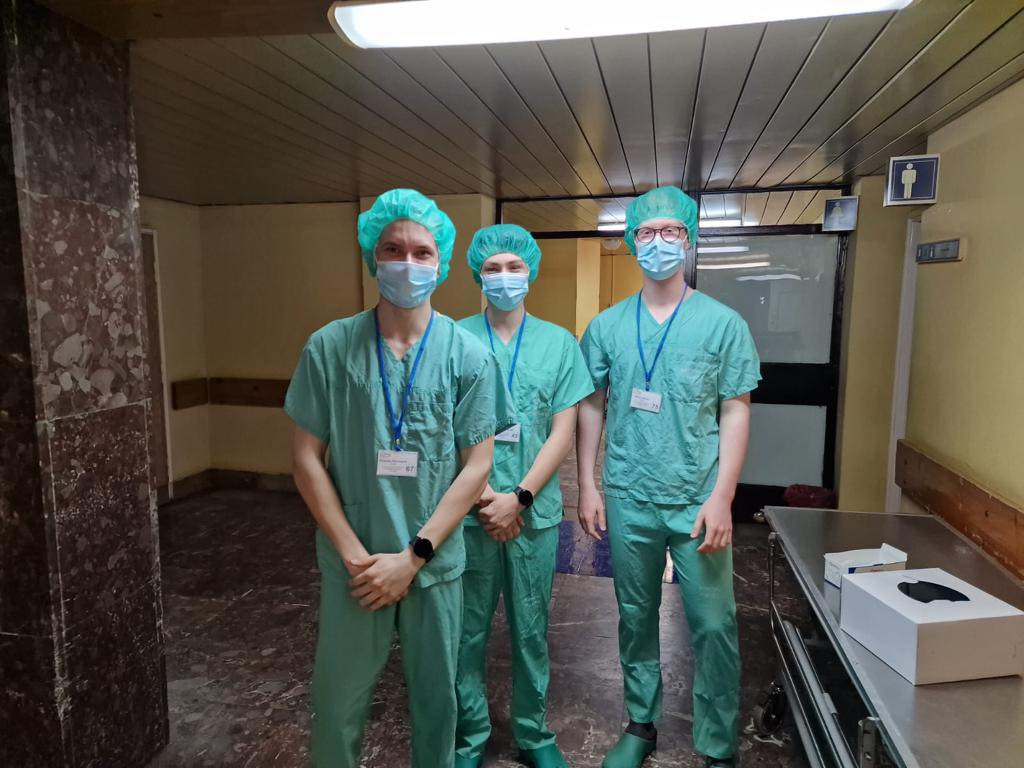 Uczestnicy zajęć koła naukowego w kaliskim szpitalu.