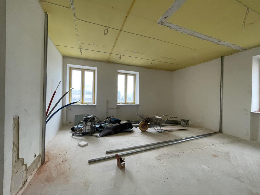 modernizacja pomieszczeń - prace budowlane i wykończeniowe