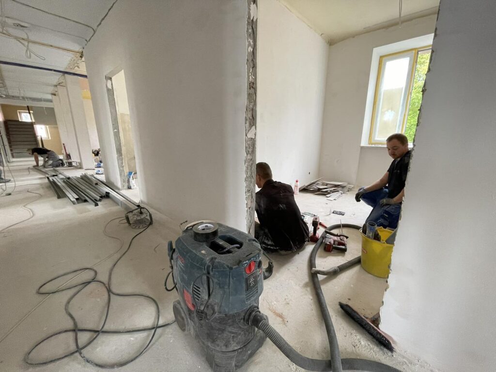 modernizacja pomieszczeń - prace budowlane i wykończeniowe